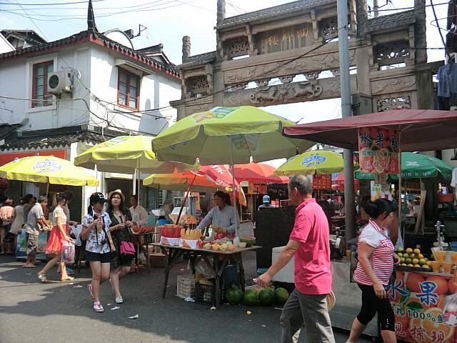 石の門があります