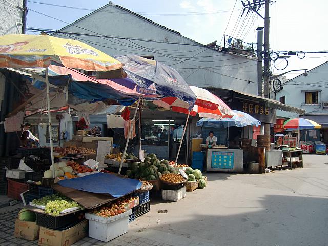 昔ながらの路地裏風景が残っています。