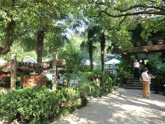 コテージみたいな東南アジア料理店「BALI LAGUNA」があります