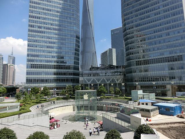 「国金中心」のオフィス棟、アップルストア側入り口