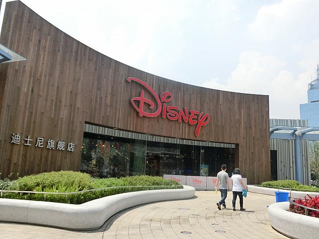 2015年オープンの「ディズニーストア」