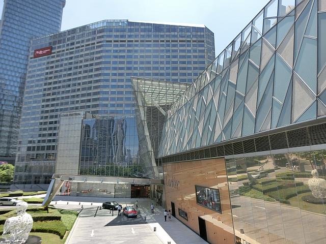 途中に「国金中心」のモール部分入り口があります