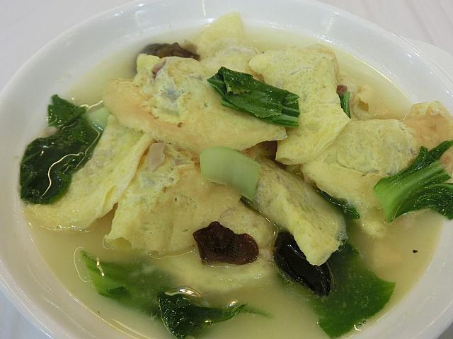 薄焼き卵を皮にした餃子「家郷蛋餃」