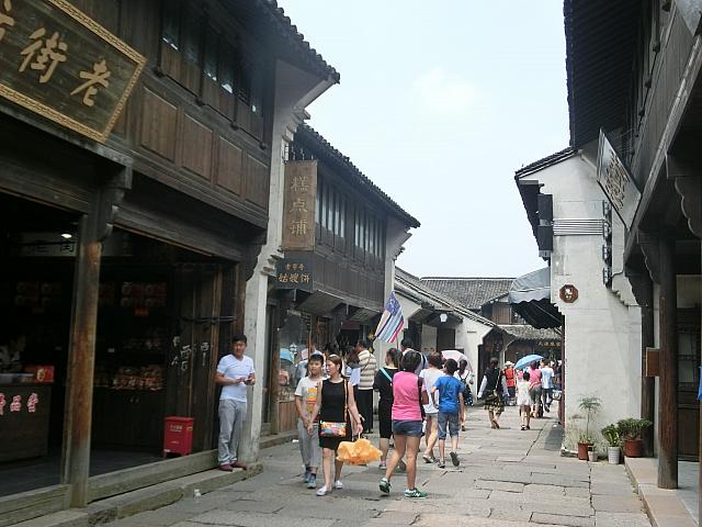 資料館が並ぶ場所と土産物店がある場所が分かれています