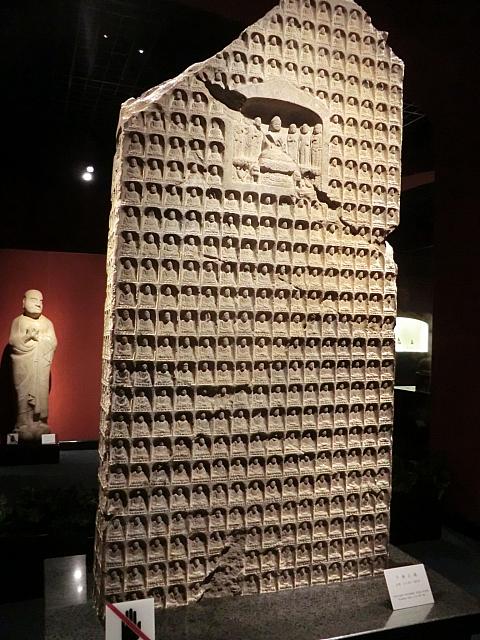 細かな浮き彫り。1000年以上前のもの