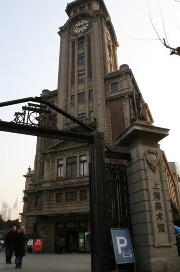 南京西路に面した正門から、さっそく館内へレッツゴー！