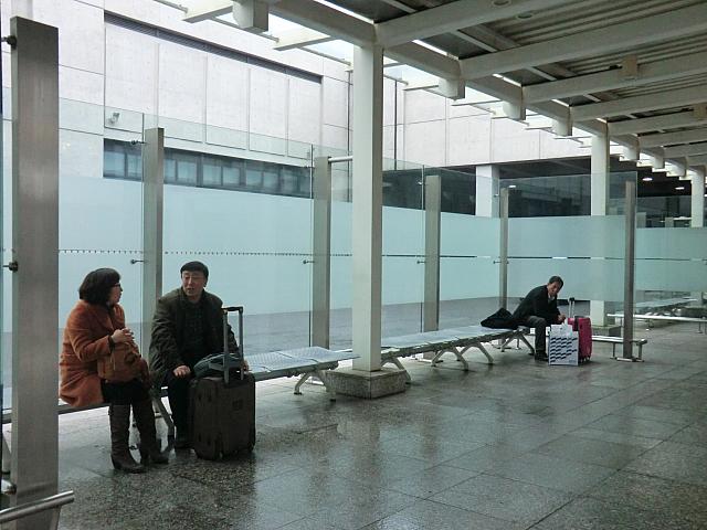 ⑦バスが来るまでひと休み