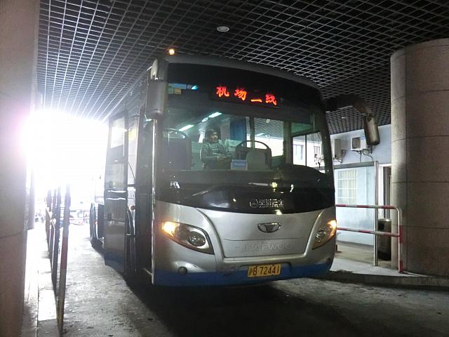 乗り場は入り口から見て左手奥にあります