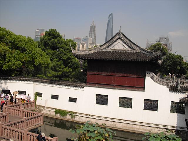 2階の窓からの風景。