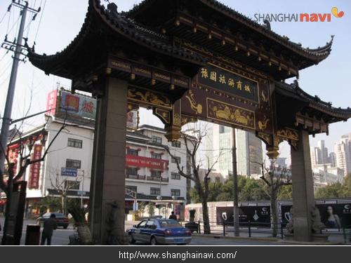 「 豫園 ・ 豫園商城 」<BR>ザリガニストリートから、豫園エリアまでは徒歩約15分。