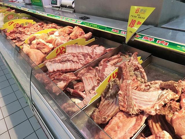 豚肉売場も豪快