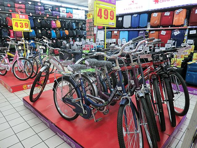自転車。アウトドア、旅行グッズ、バーベキューセットなども