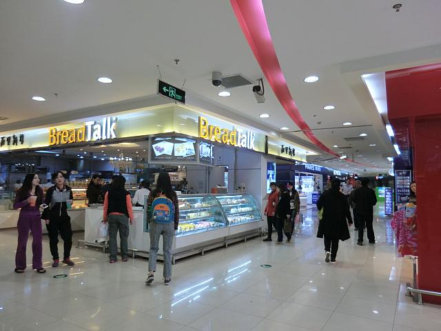 1階は専門店街です