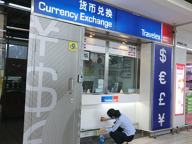 外貨両替カウンター