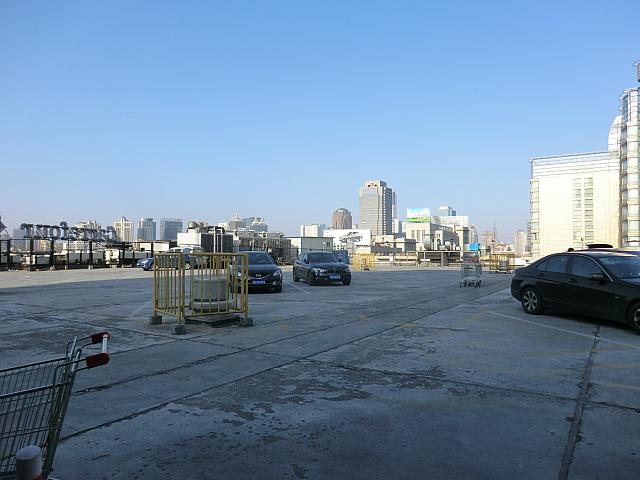 屋上、4階、地下は駐車場