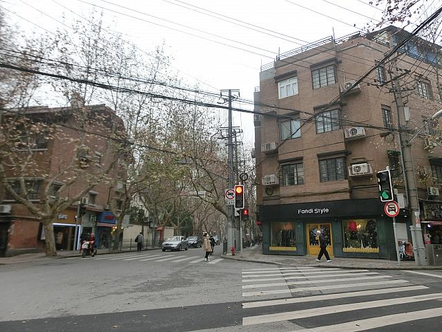 ③南昌路を渡ってさらに進みます