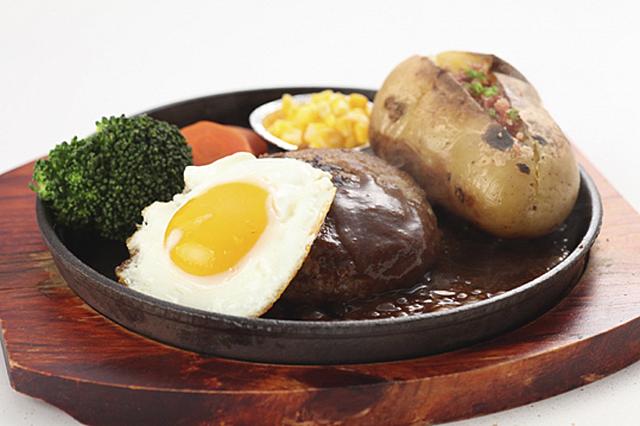 鉄板焼きハンバーグ目玉焼き付き（35元）