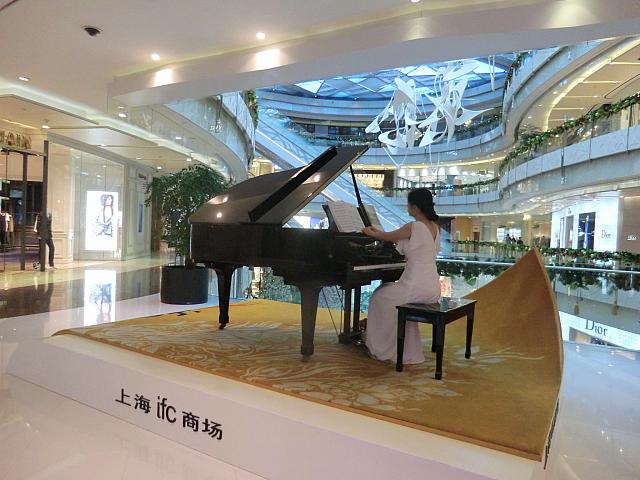 ピアノの生演奏