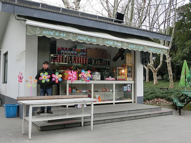 飲み物やお菓子だけを売る売店も