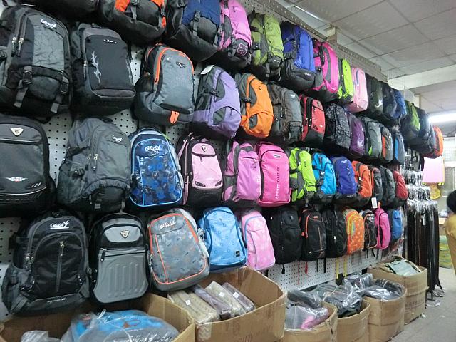 旅行、アウトドア系パックパックは70元〜