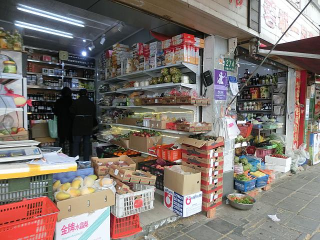 一見、超ローカルな八百屋さんですが