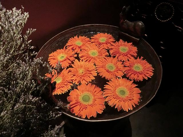 お花の飾り方も独特