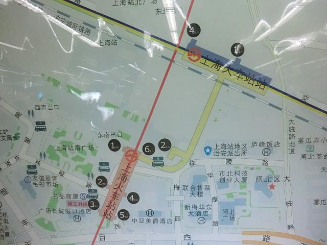南口は1号線、北口は3、4号線で行くのが便利。各線の乗り場は地下道でつながっています