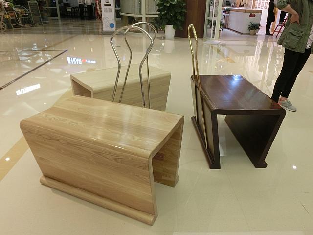 クリップみたいなベンチ