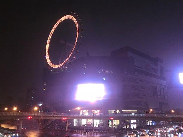 夜、外から見るとこんな感じ