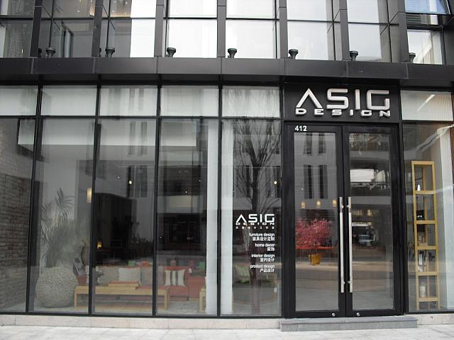 ショップ内にインテリアグッズも揃えている「ASIG DESIGN」。