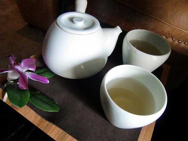 お茶はサービス。