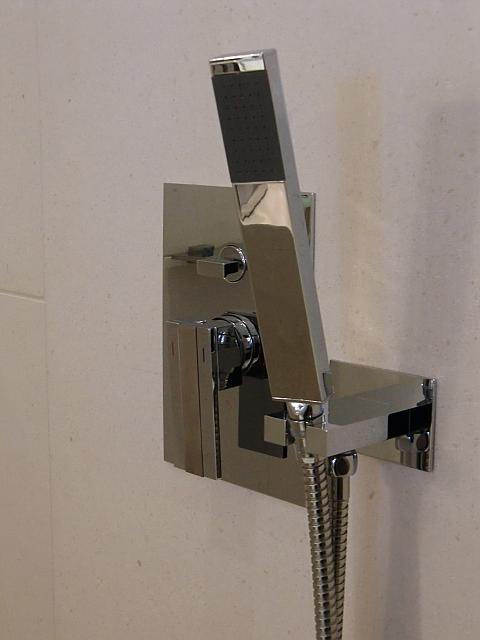 コンパクトなシャワーヘッド。