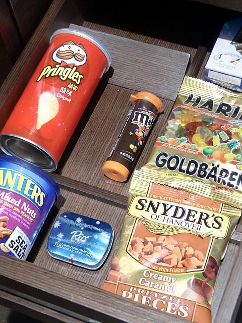 おつまみとお菓子。