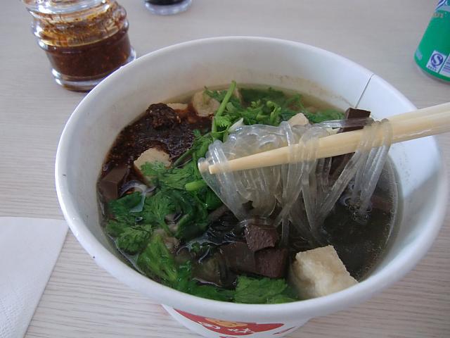 金陵鴨血湯。