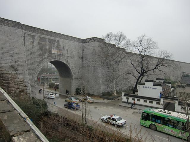 史跡と街が融合しています。