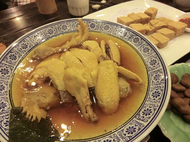 絶品!　鶏の酒煮込み「金牌太雕鶏」