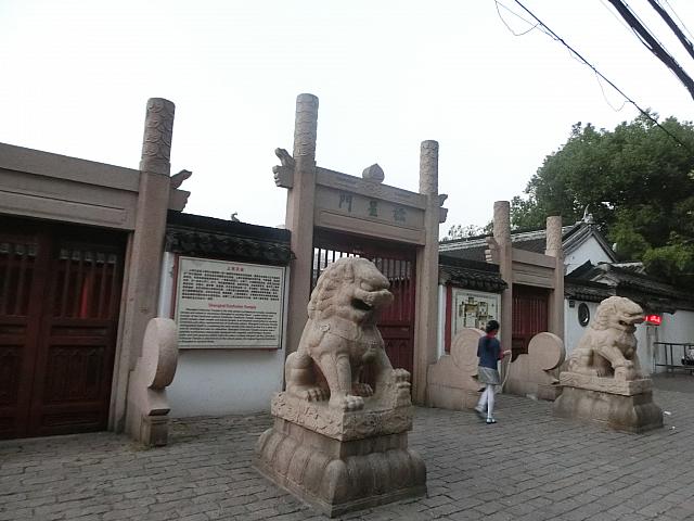 ①「文廟」を左手に通り過ぎると