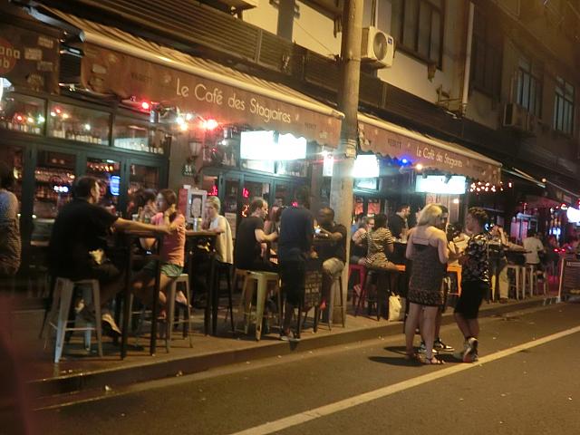 平日は夜以降がお勧め。閉店時間は早めです