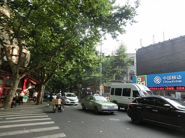 ③突き当たりの襄陽南路を左折します