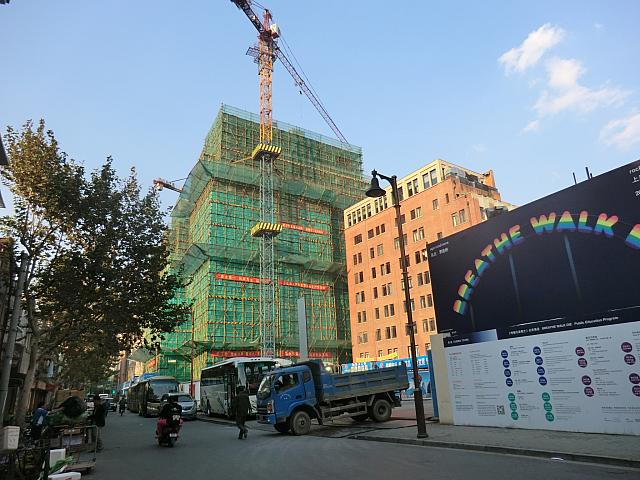 工事中のビル多数。今後に期待のエリア