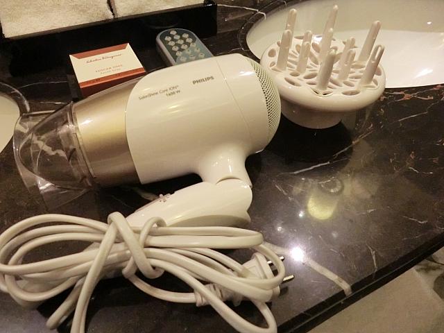 ヘッドが替えられるドライヤー