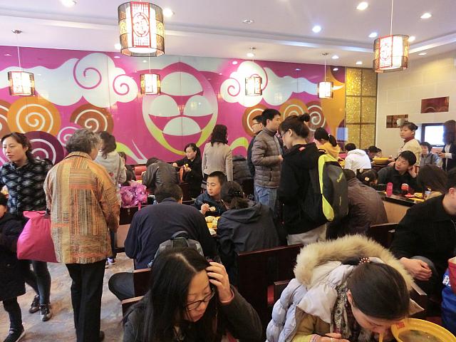 店内は大混雑!