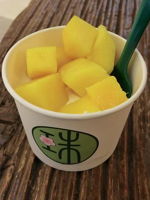 クリームチーズをスプーンですくって食べているような感覚です