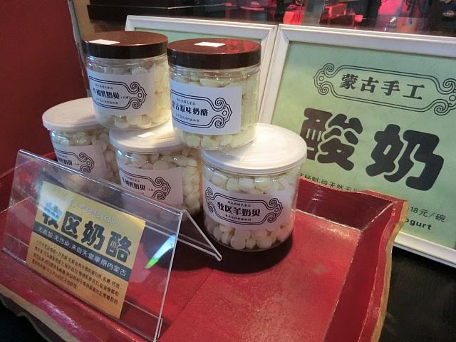 「打浦橋」駅構内のモンゴル料理屋さんは、モンゴルヨーグルトが人気