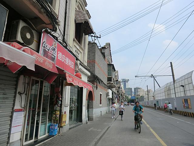 ③突き当たりの茂名北路を左折します