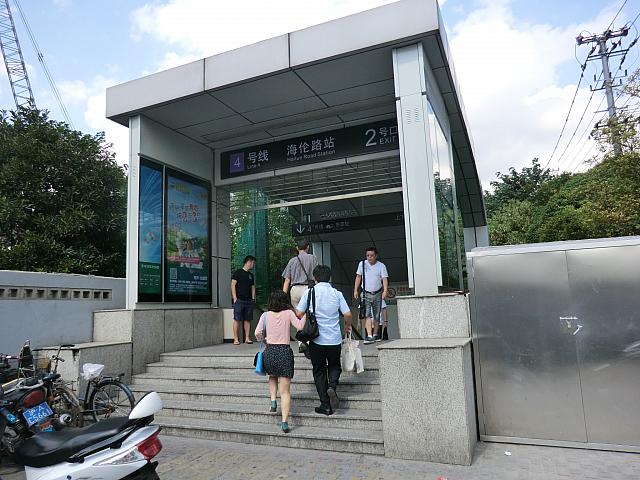 ②2号出口を出たところ