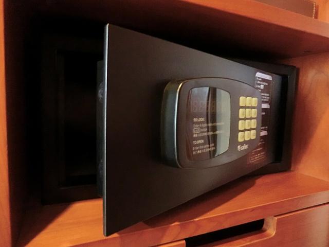 セーフティーボックスはノートパソコンも入るサイズです