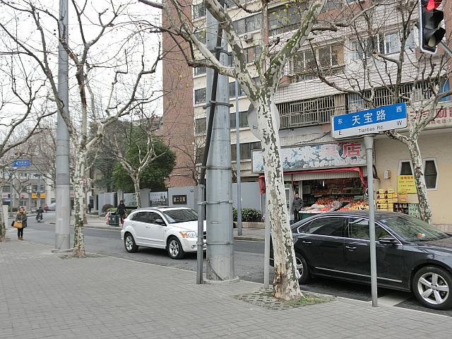 ⑤一本目の角・天宝路を左折