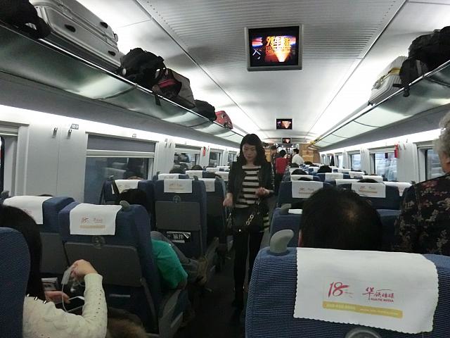 自分の席を探します
