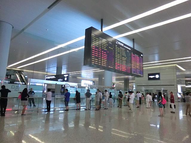 到着フロア。中国の地方都市から飛行機で到着した場合はここに出ます